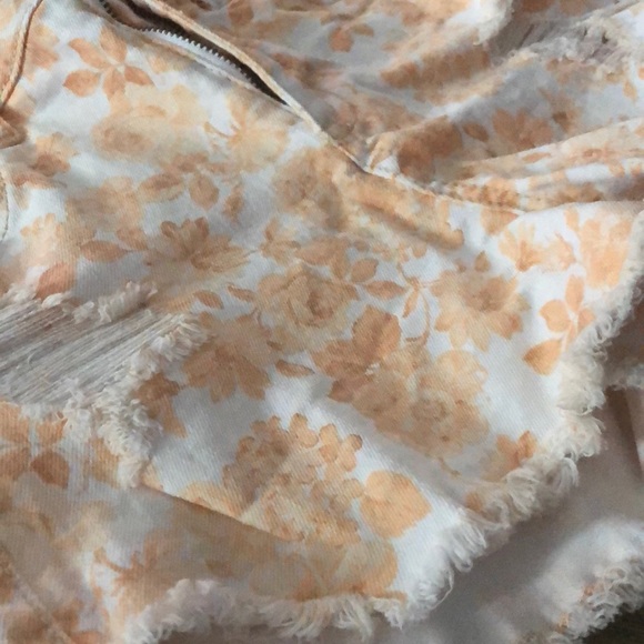 High waisted floral shorts - Picture 2 of 4